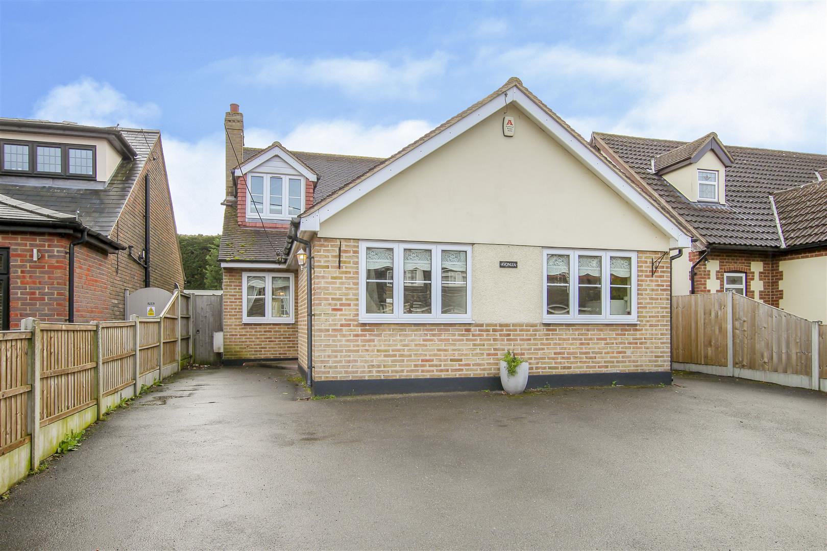 First Avenue, Hook End, Brentwood Keith Ashton